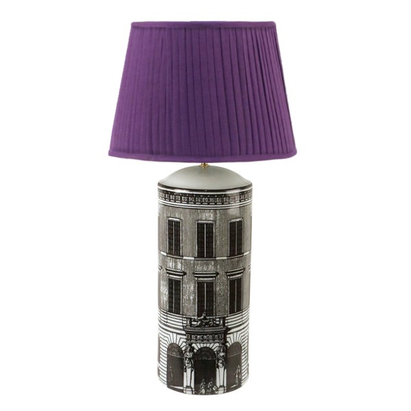 Hohe Porzellanlampe Höhe 58 cm mit Palastdekor inkl.Plisseeschirm Höhe 28 cm
